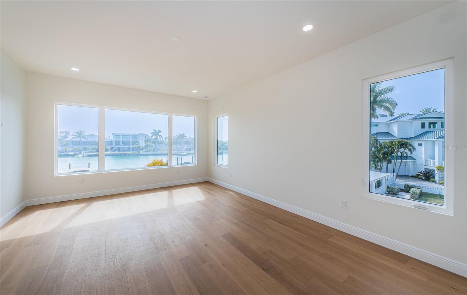 TB8472198 Property Photo