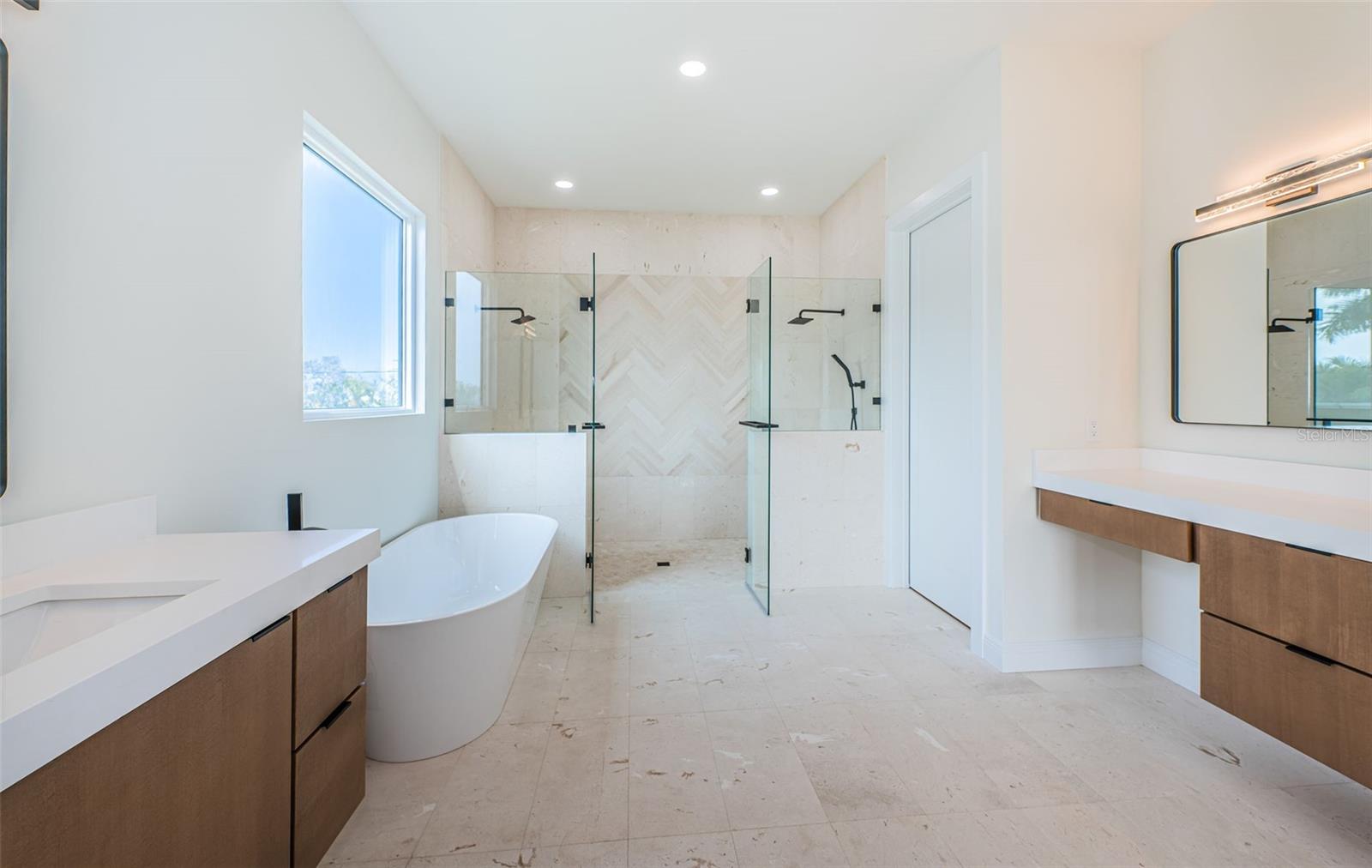 TB8472198 Property Photo