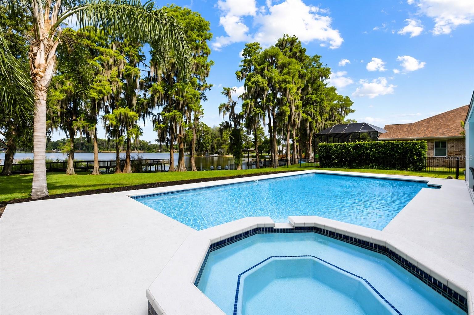 18010 CLEAR LAKE DR, LUTZ, FL, 33548