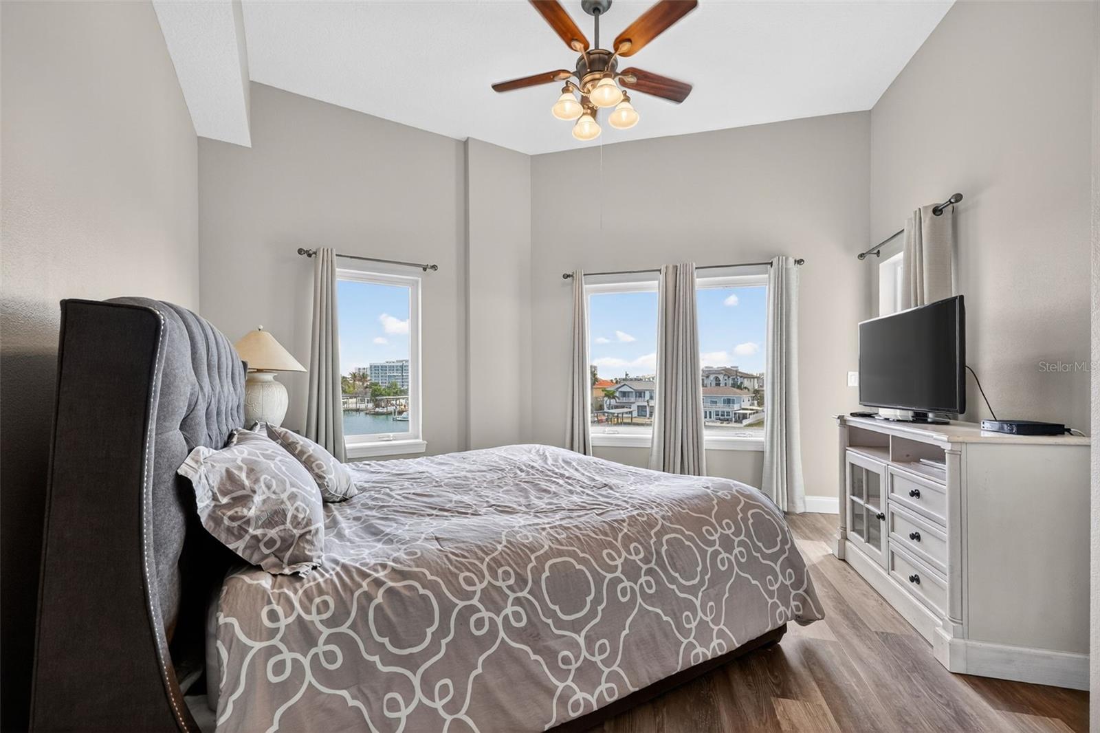 205 BRIGHTWATER DR #202, CLEARWATER BEACH, FL, 33767