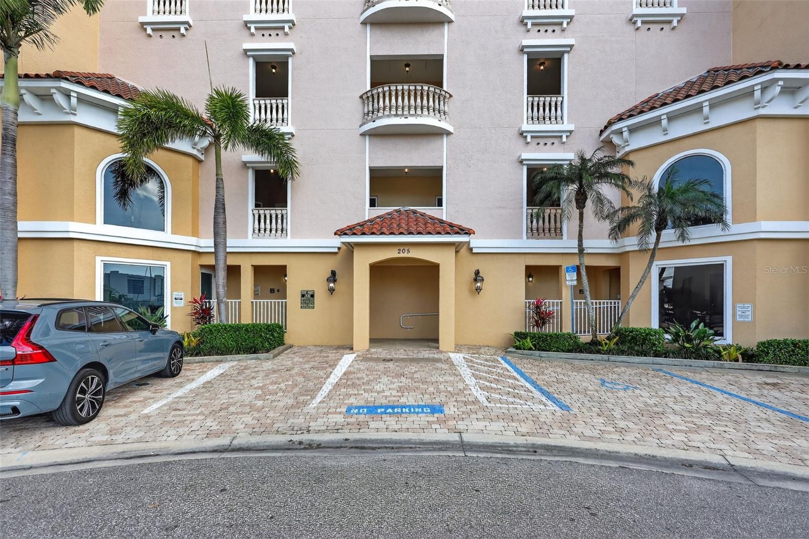 205 BRIGHTWATER DR #202, CLEARWATER BEACH, FL, 33767