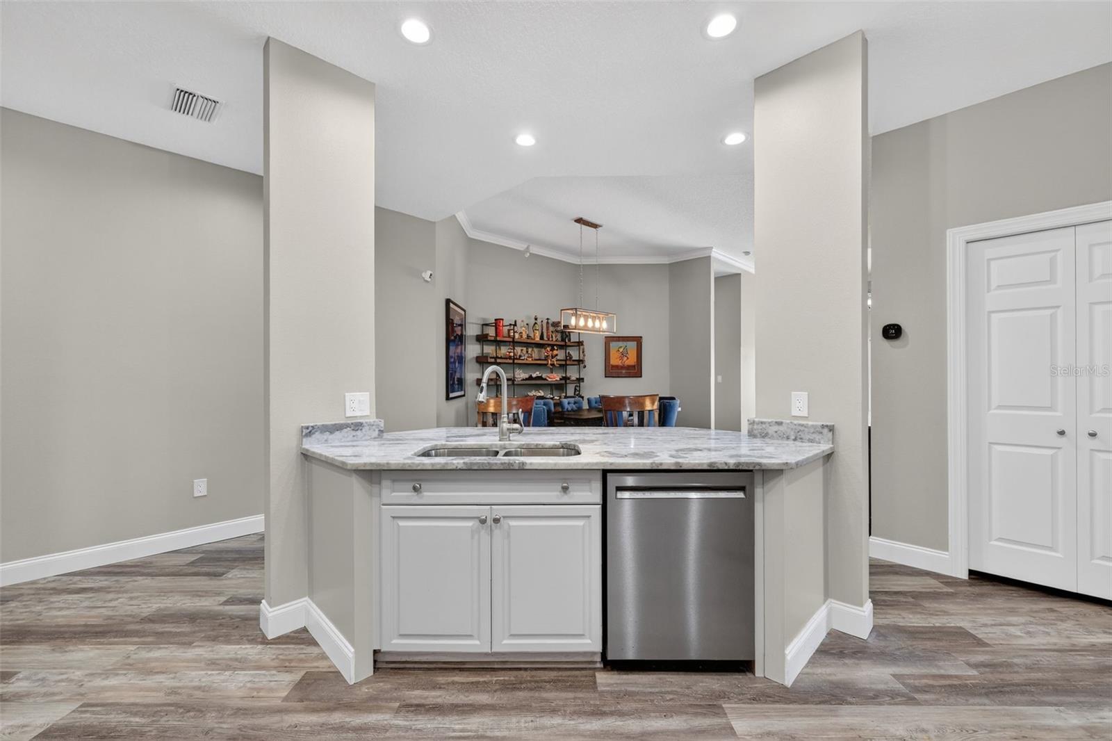 205 BRIGHTWATER DR #202, CLEARWATER BEACH, FL, 33767