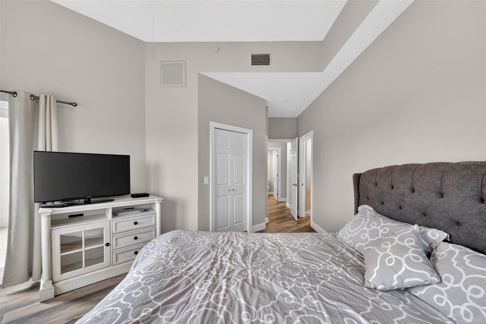 205 BRIGHTWATER DR #202, CLEARWATER BEACH, FL, 33767