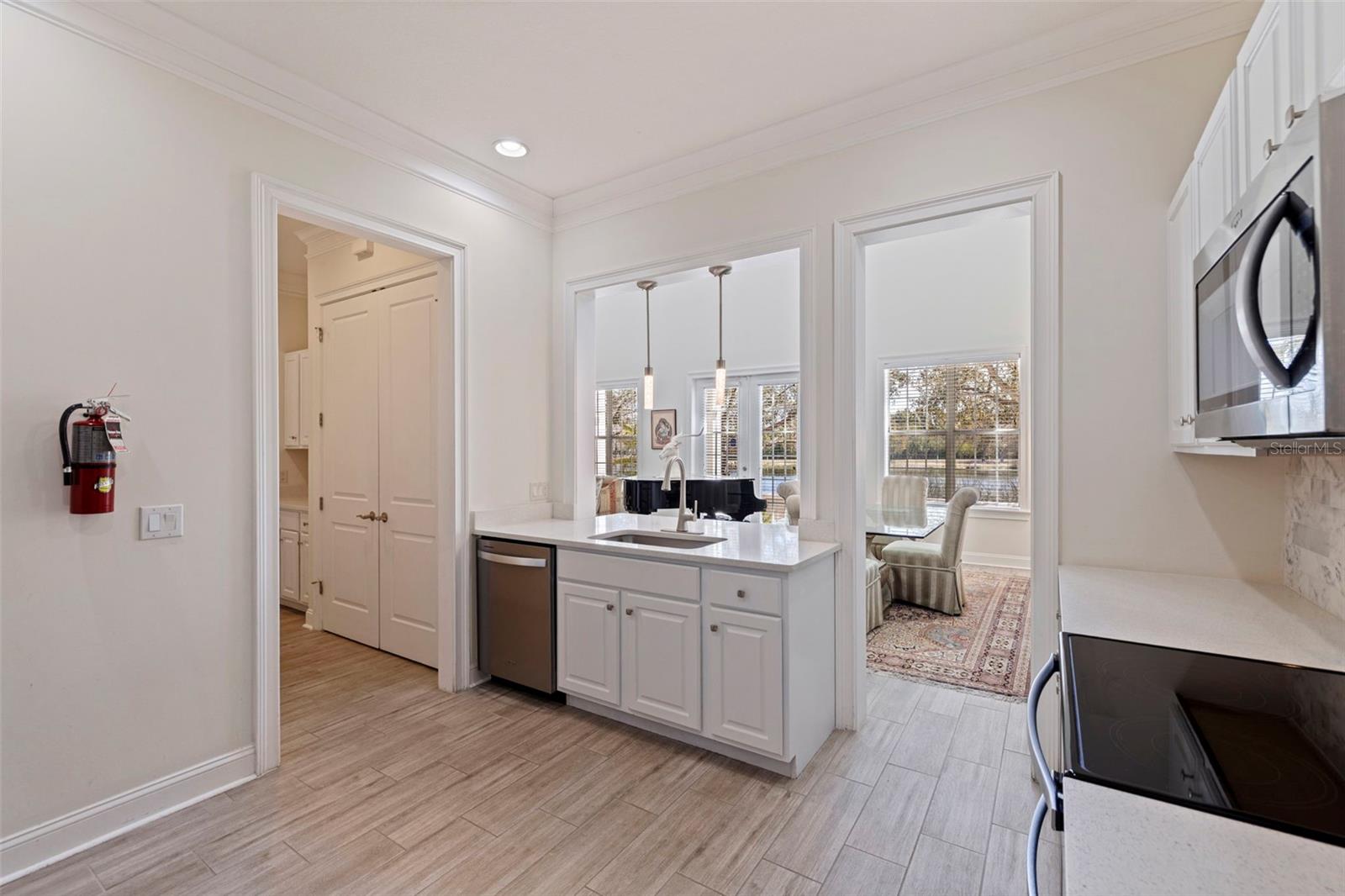300 NEWBURY PL N, ST PETERSBURG, FL, 33716