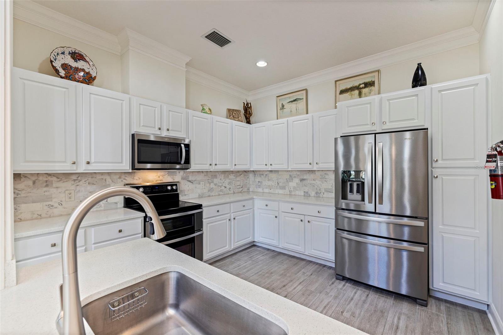 300 NEWBURY PL N, ST PETERSBURG, FL, 33716