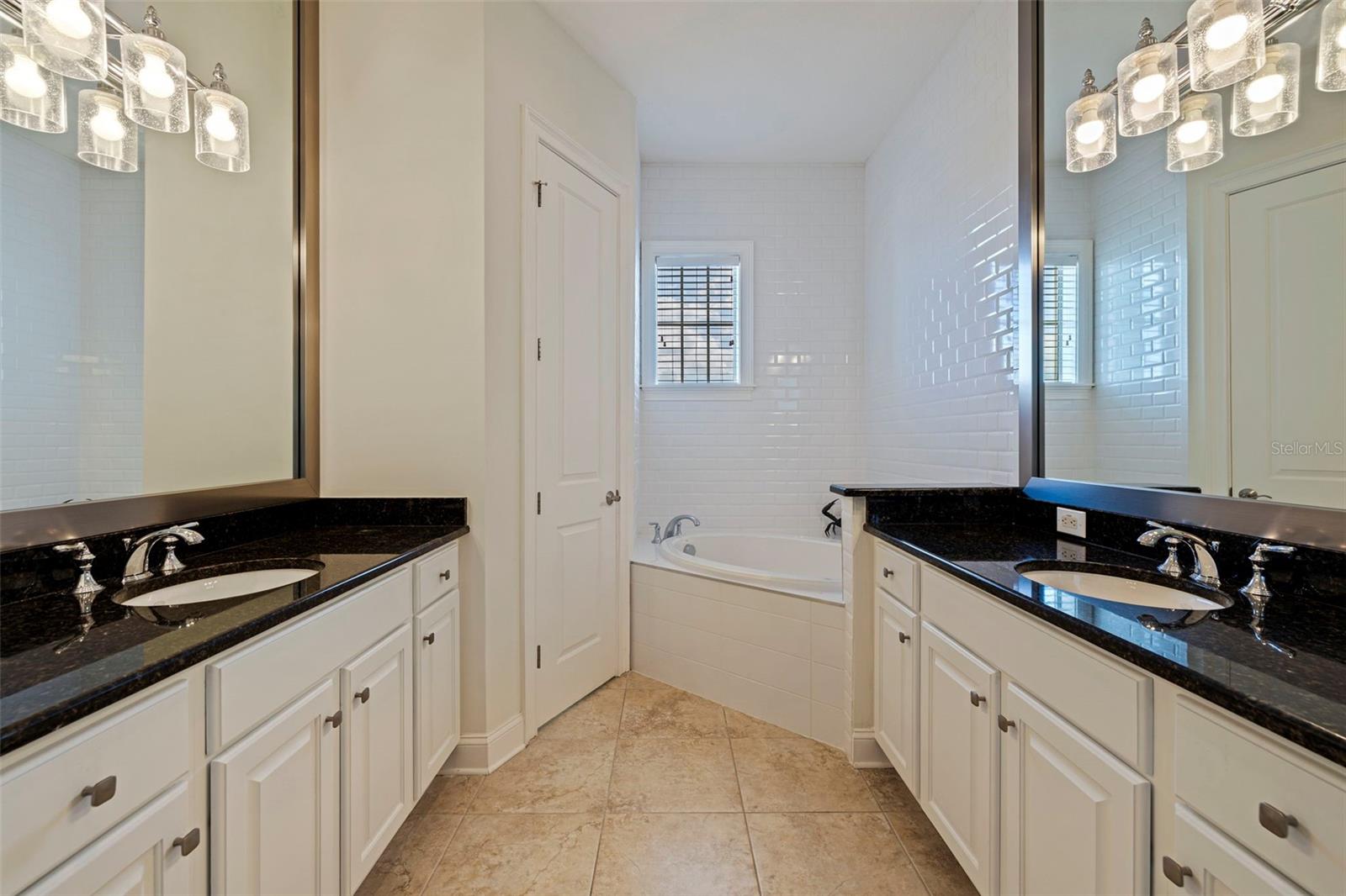 300 NEWBURY PL N, ST PETERSBURG, FL, 33716