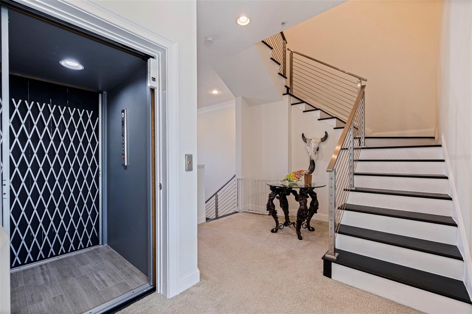 300 NEWBURY PL N, ST PETERSBURG, FL, 33716