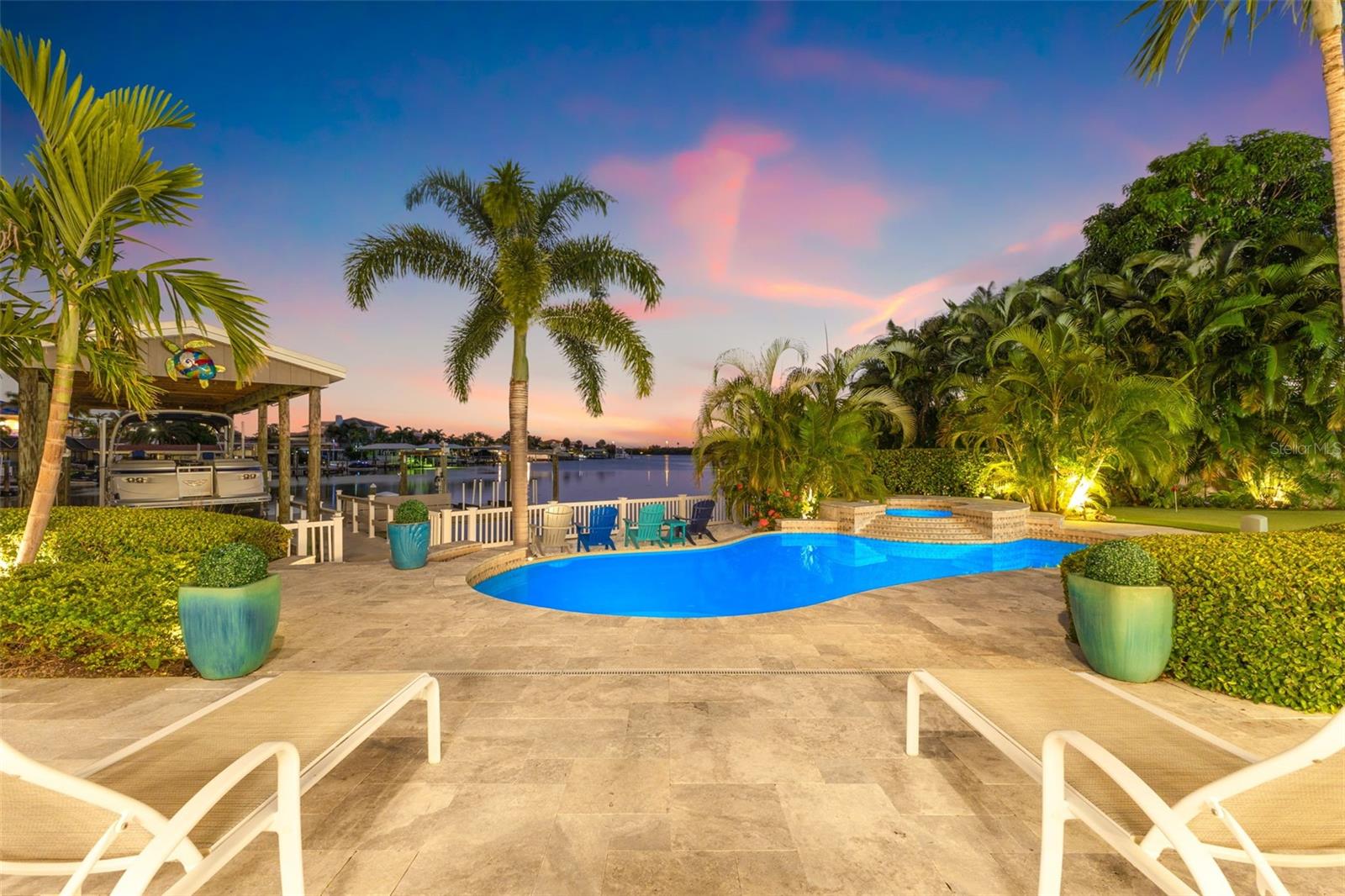 TB8472453 Property Photo