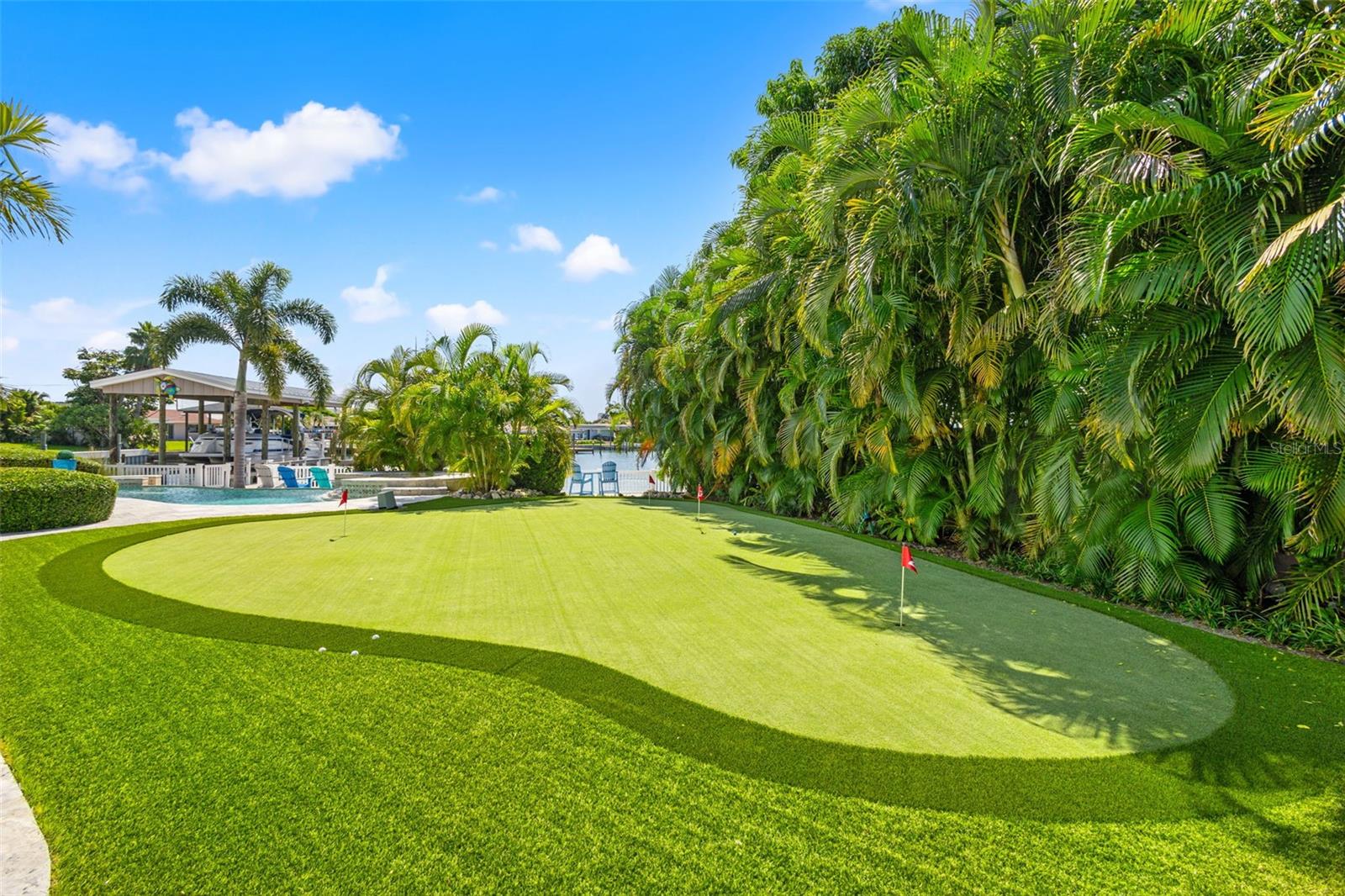 TB8472453 Property Photo