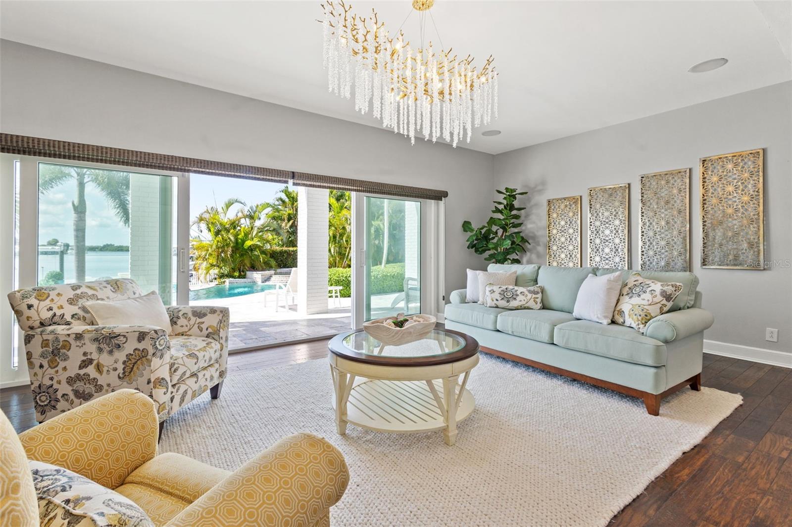 TB8472453 Property Photo