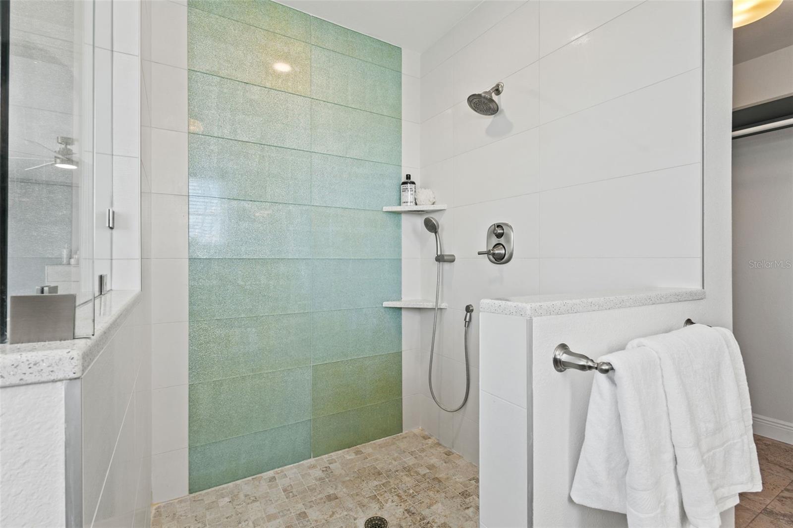 TB8472453 Property Photo