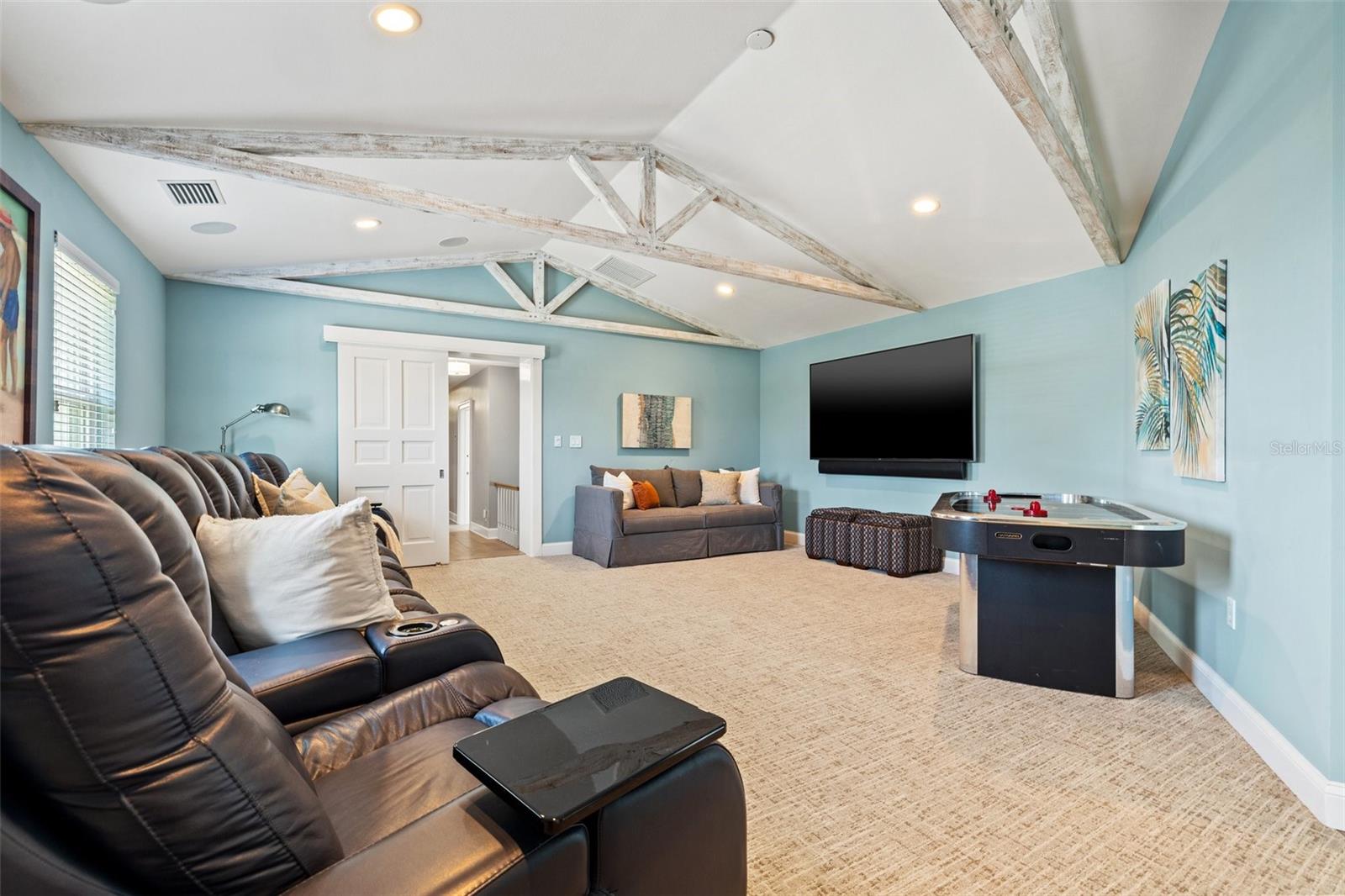 TB8472453 Property Photo