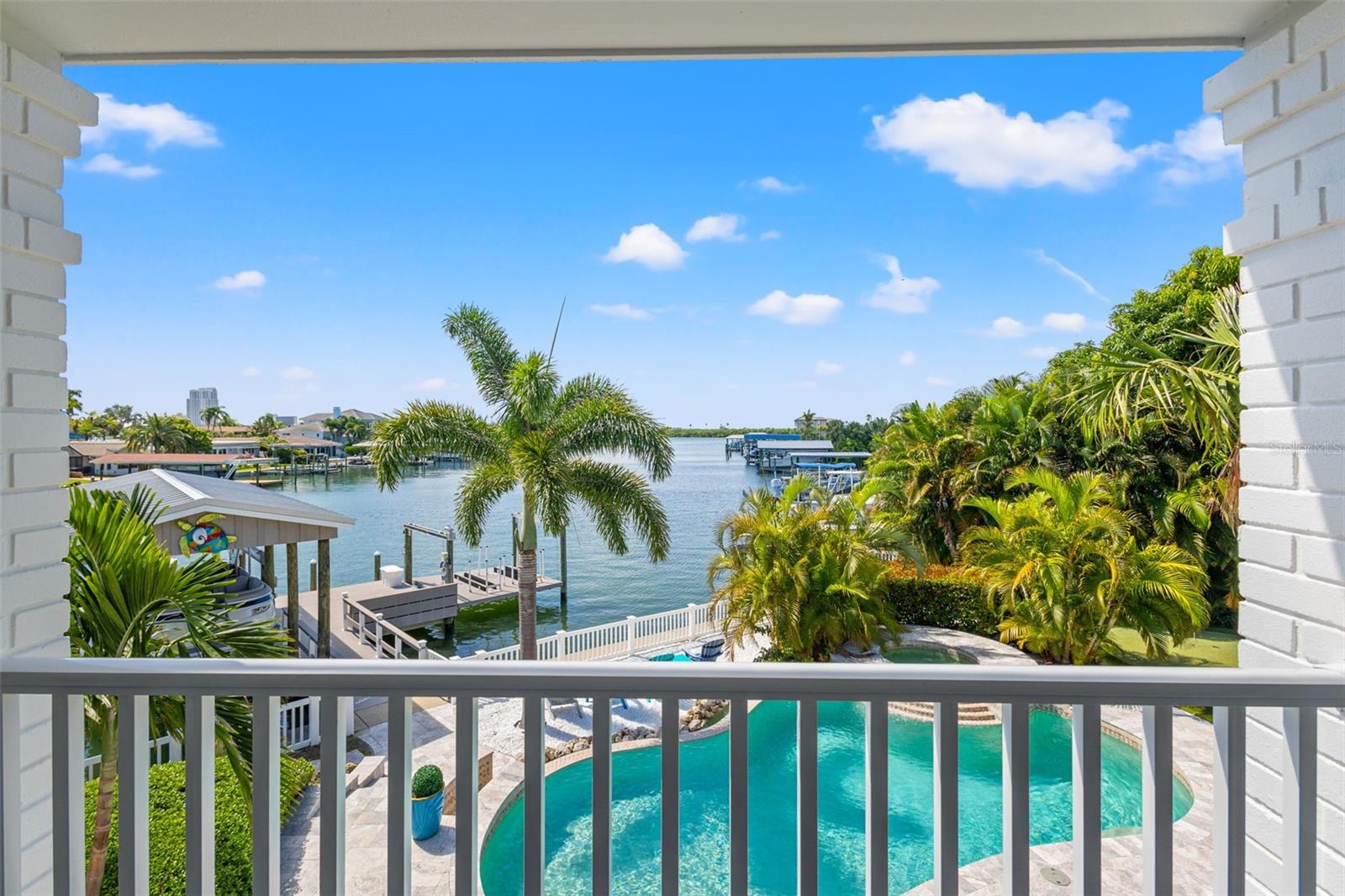 TB8472453 Property Photo