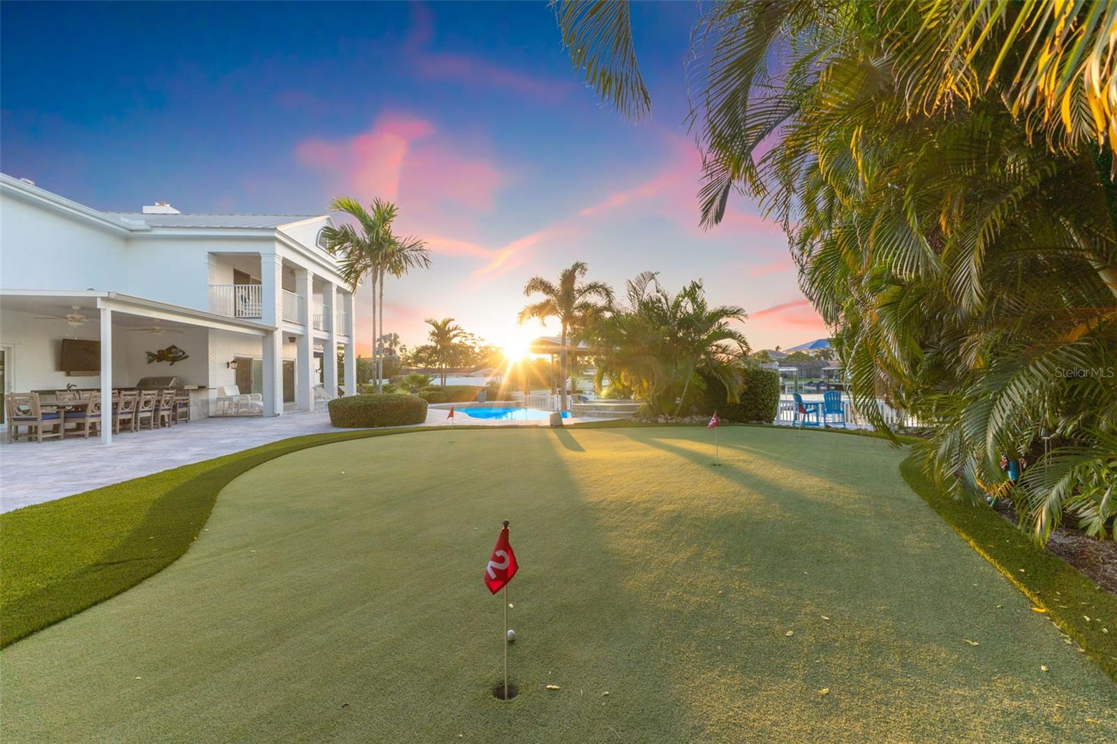 TB8472453 Property Photo