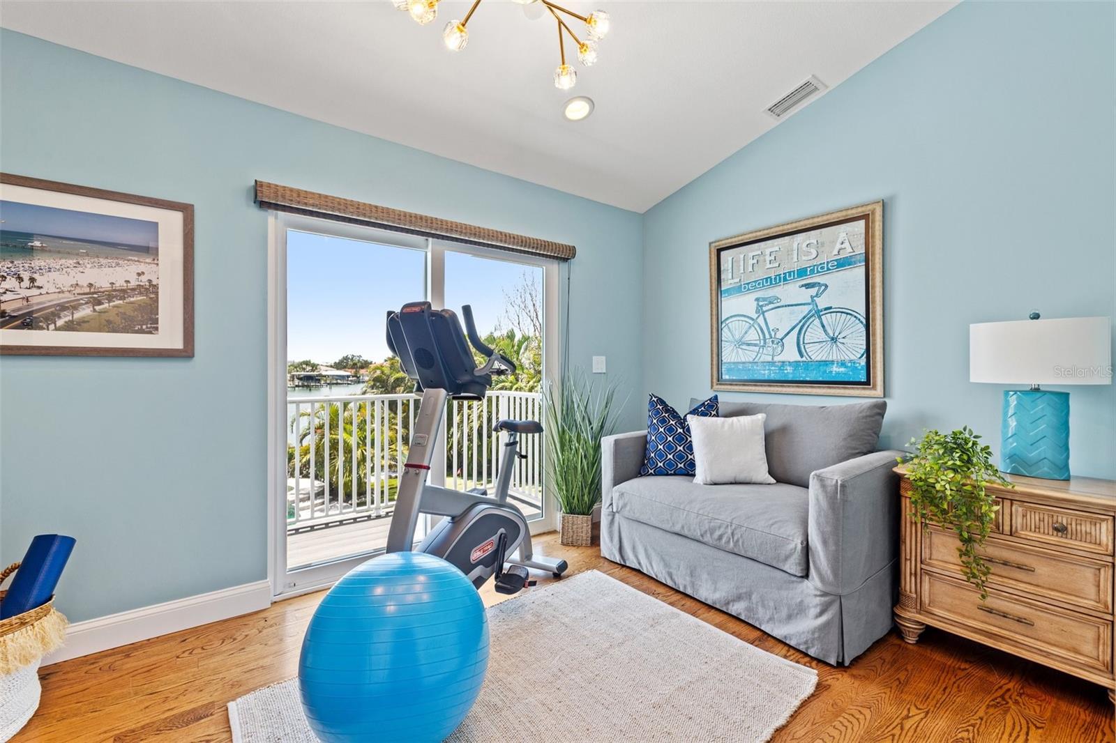 TB8472453 Property Photo