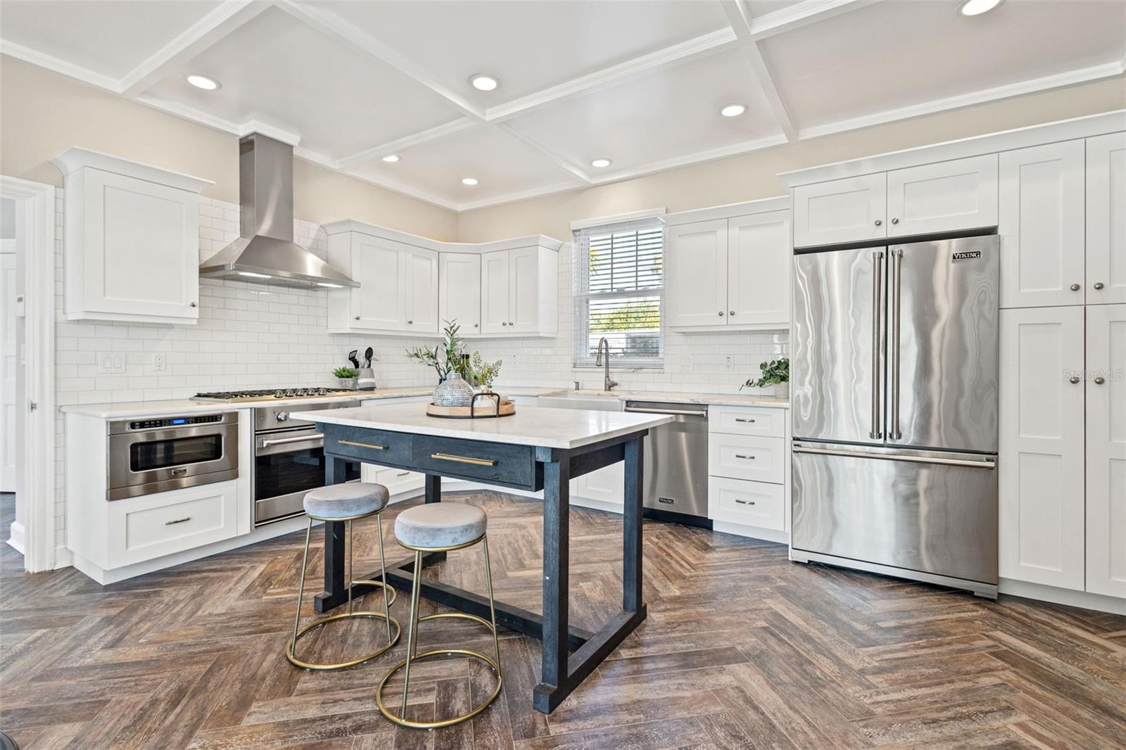 TB8472453 Property Photo