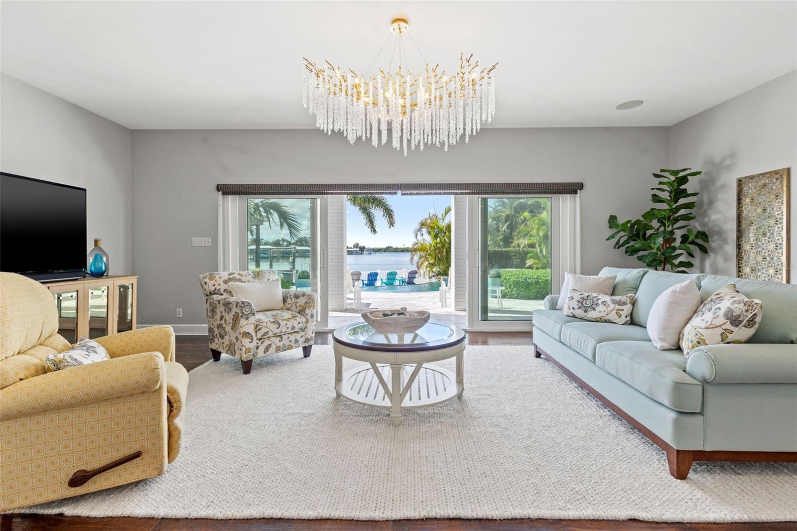 TB8472453 Property Photo