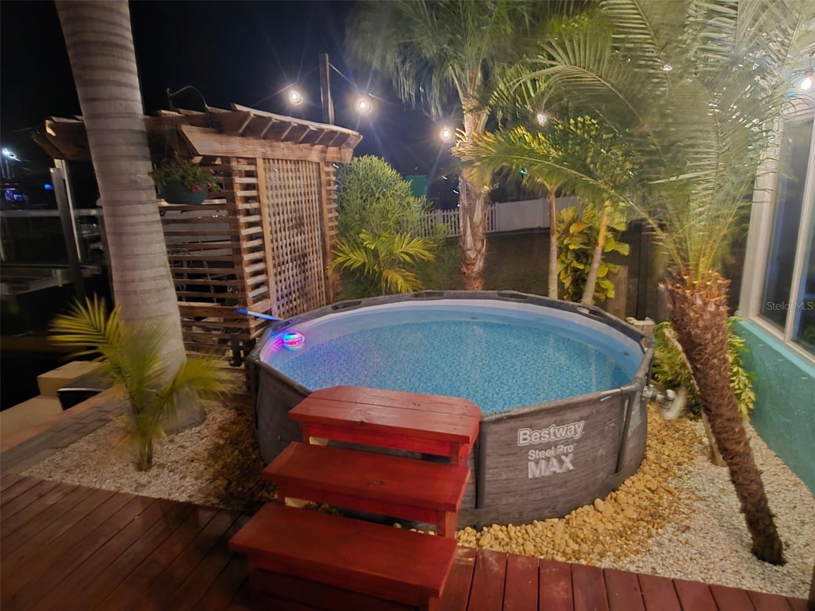 Lush tropical landscaping!