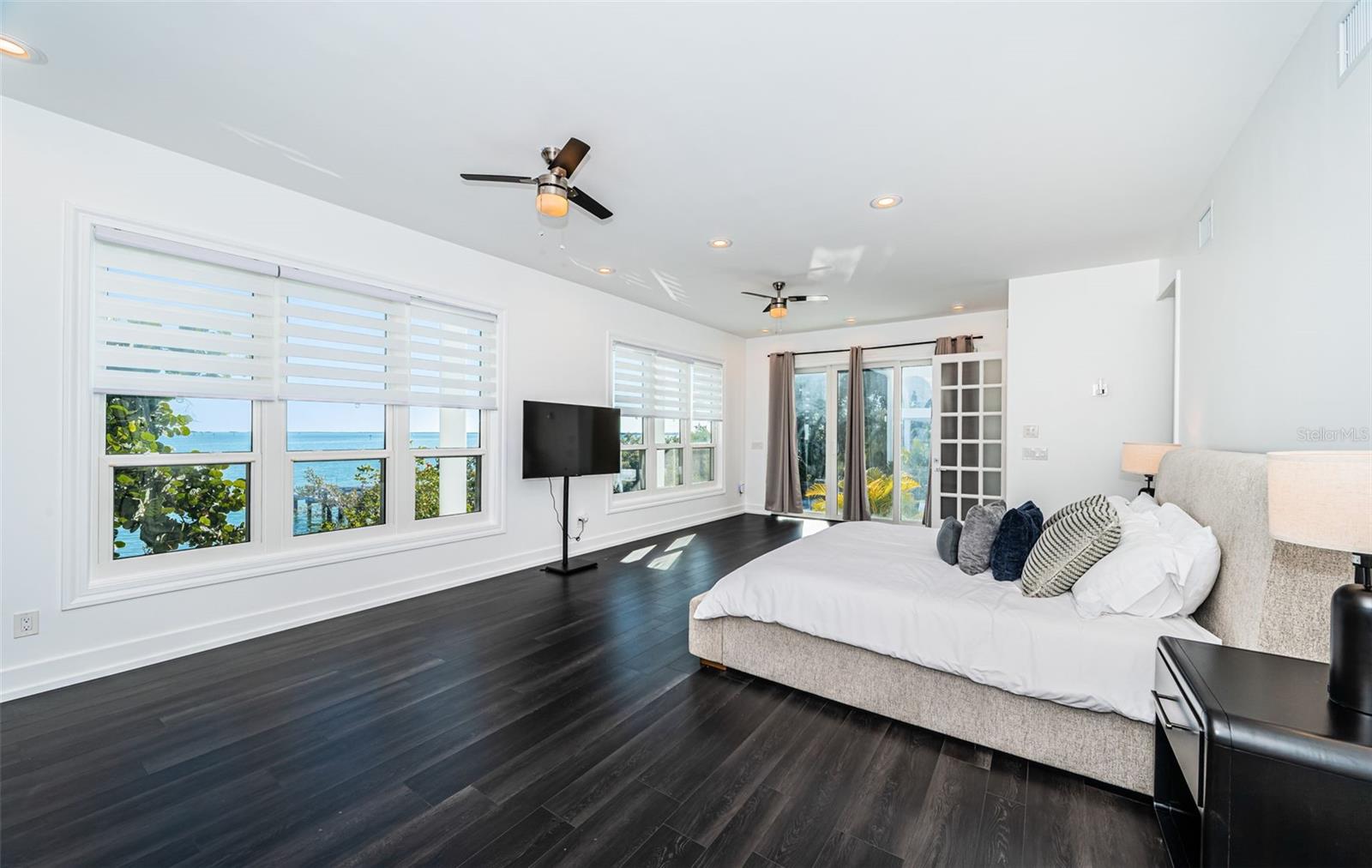 TB8472517 Property Photo