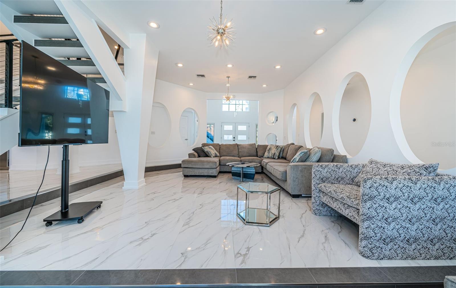 TB8472517 Property Photo