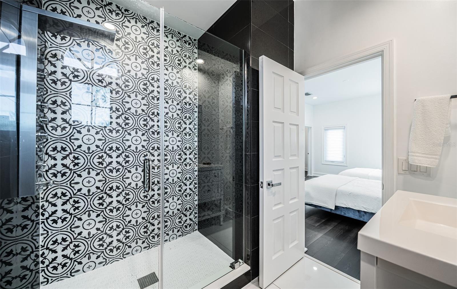 TB8472517 Property Photo