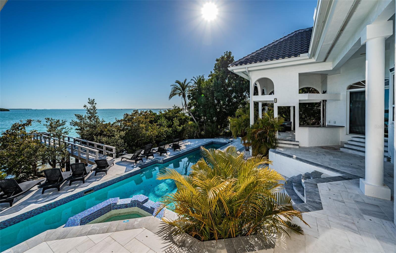 TB8472517 Property Photo