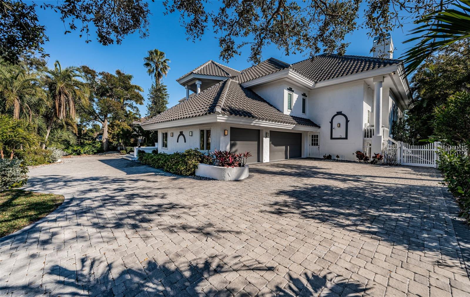 TB8472517 Property Photo