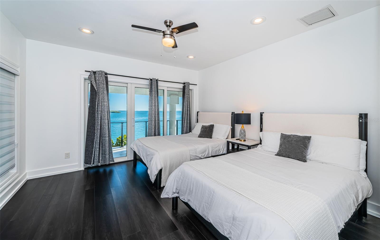 TB8472517 Property Photo