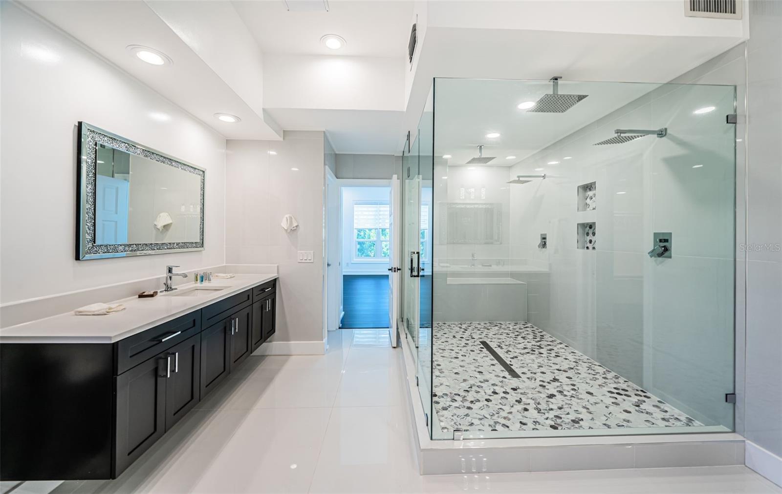 TB8472517 Property Photo