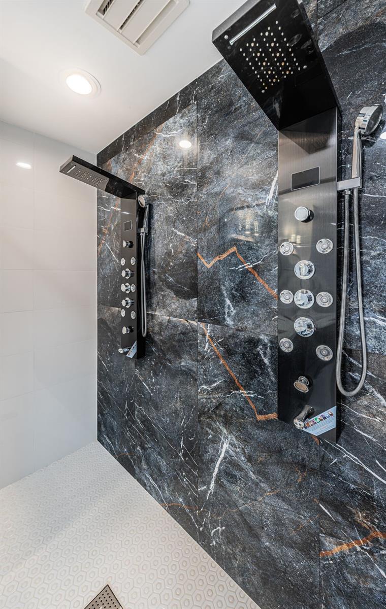 TB8472517 Property Photo