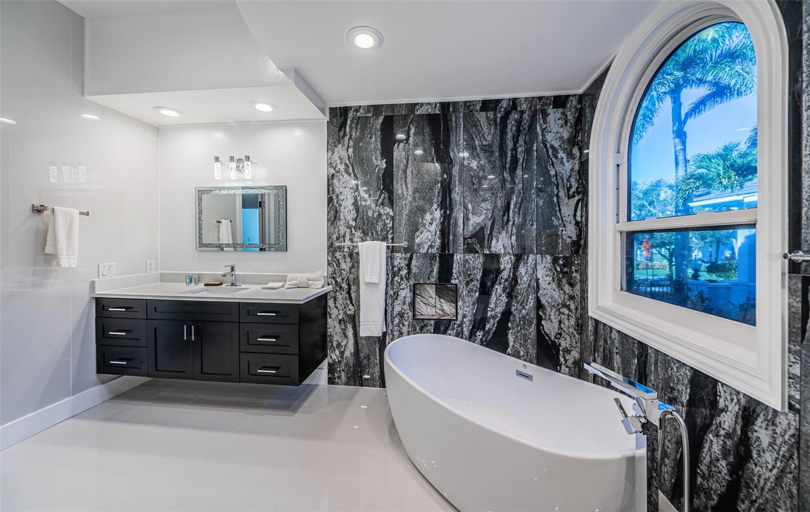 TB8472517 Property Photo