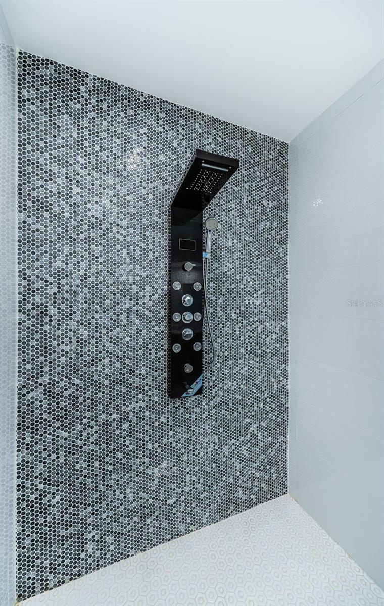 TB8472517 Property Photo