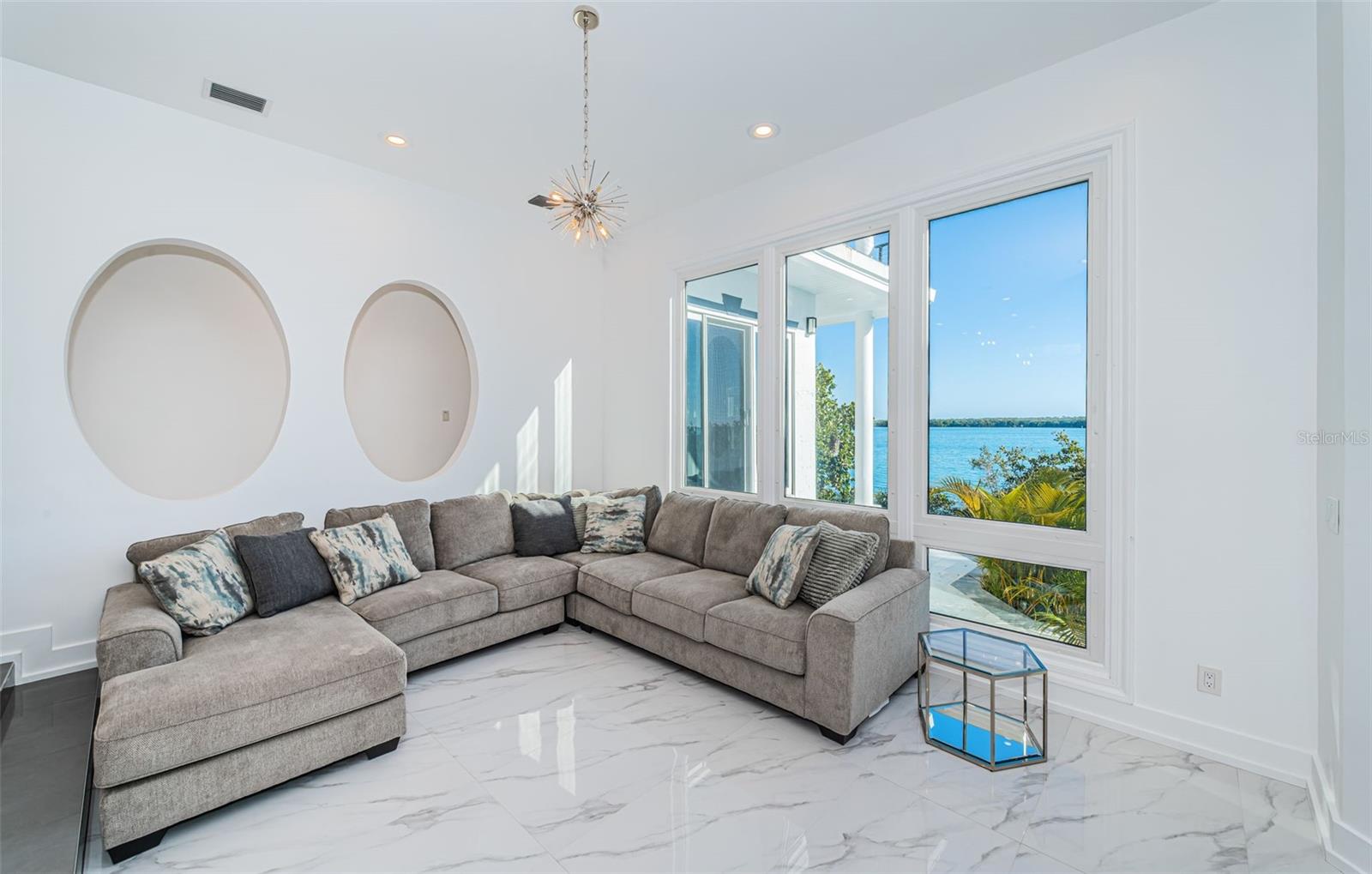 TB8472517 Property Photo