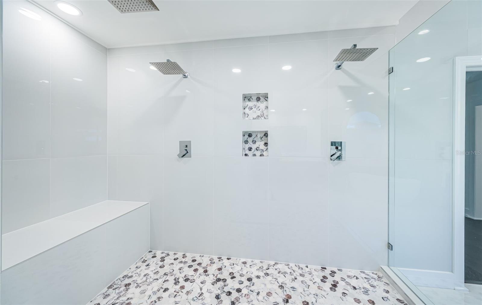 TB8472517 Property Photo