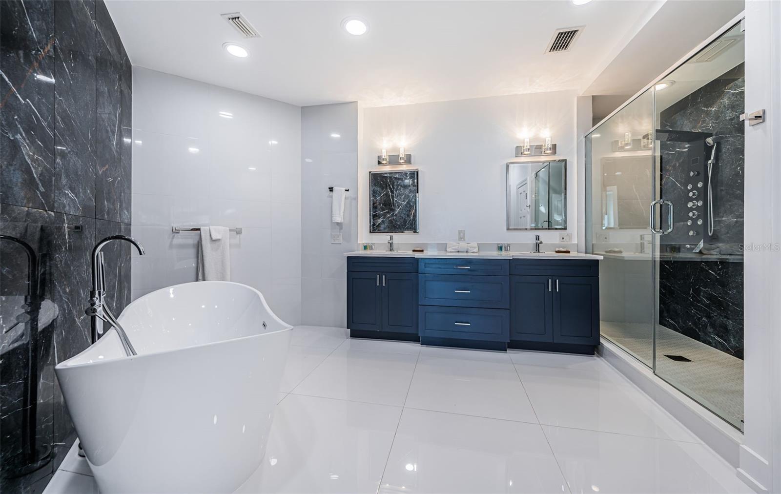 TB8472517 Property Photo