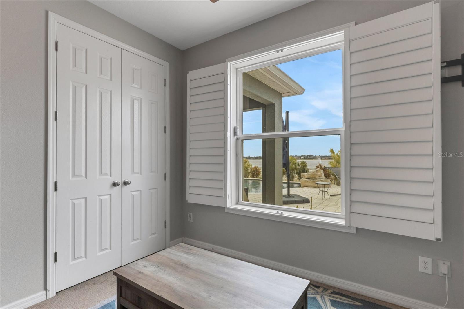 1st floor Bedroom / office with en suite bathroom & Oasis views