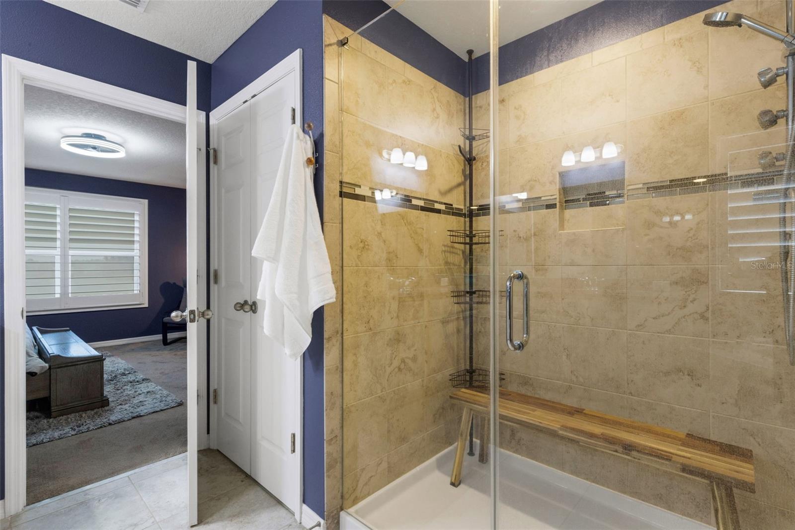 En suite primary bath