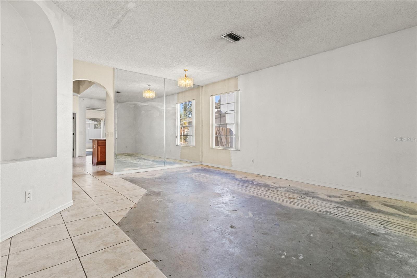 Living Room/Dining Area