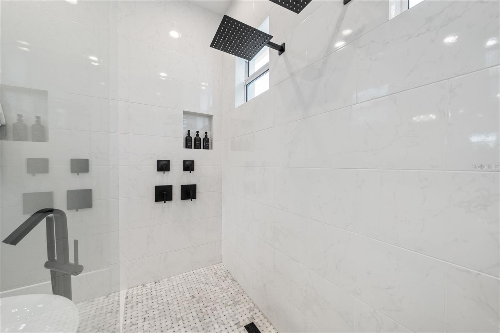 A4681246 Property Photo