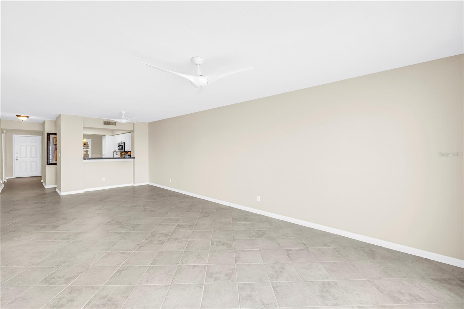 Large Living. / Dining Combo