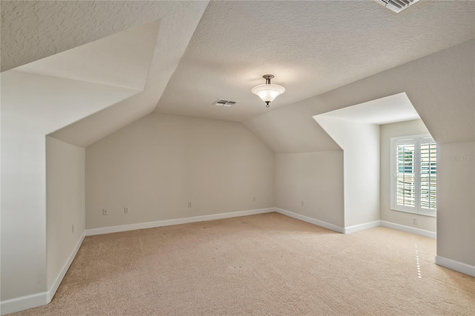 OM718115 Property Photo