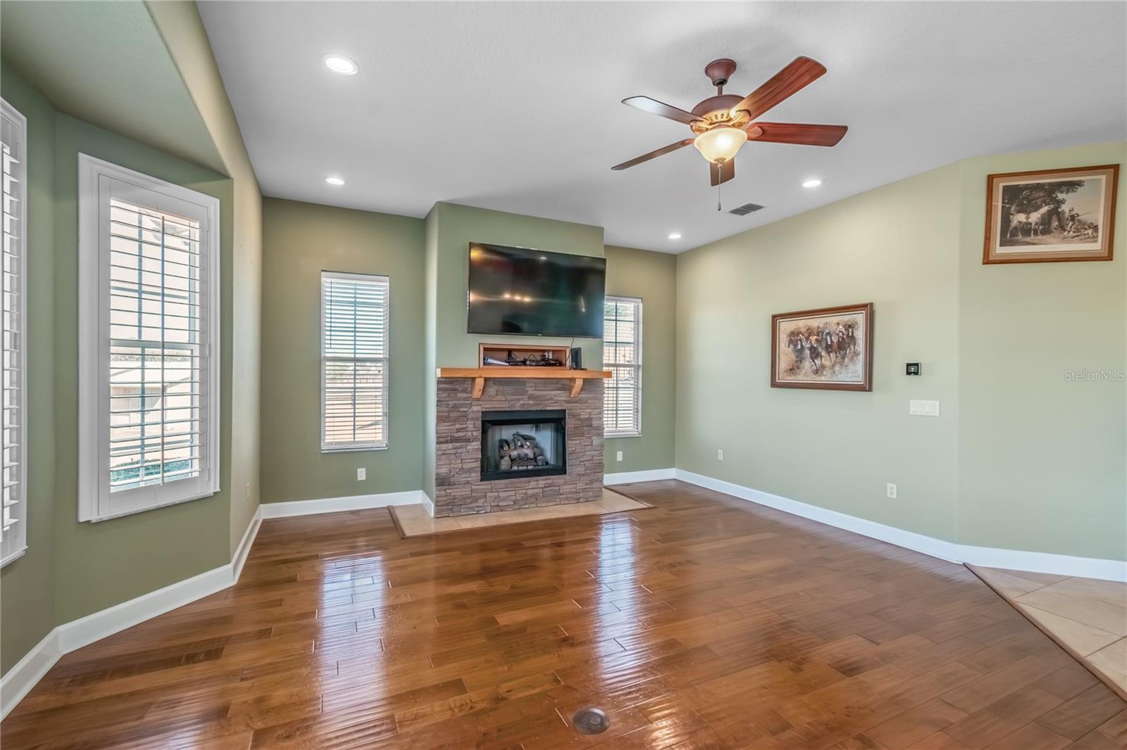 OM718115 Property Photo