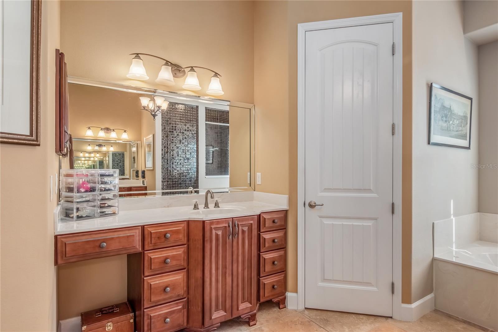 OM718115 Property Photo