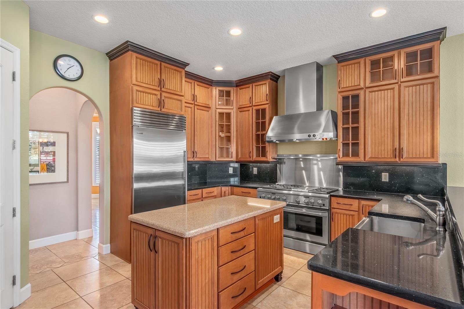 OM718115 Property Photo