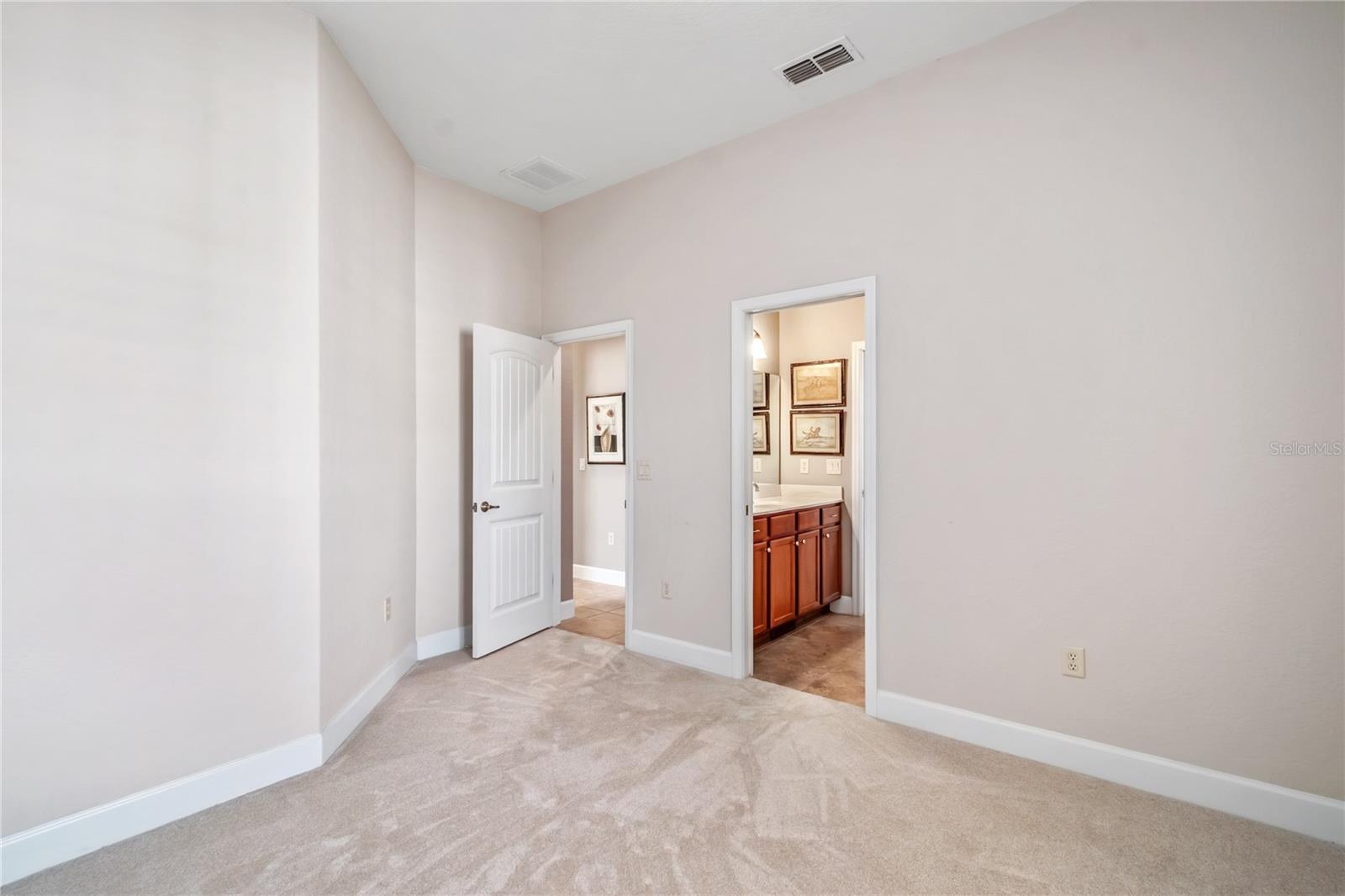 OM718115 Property Photo