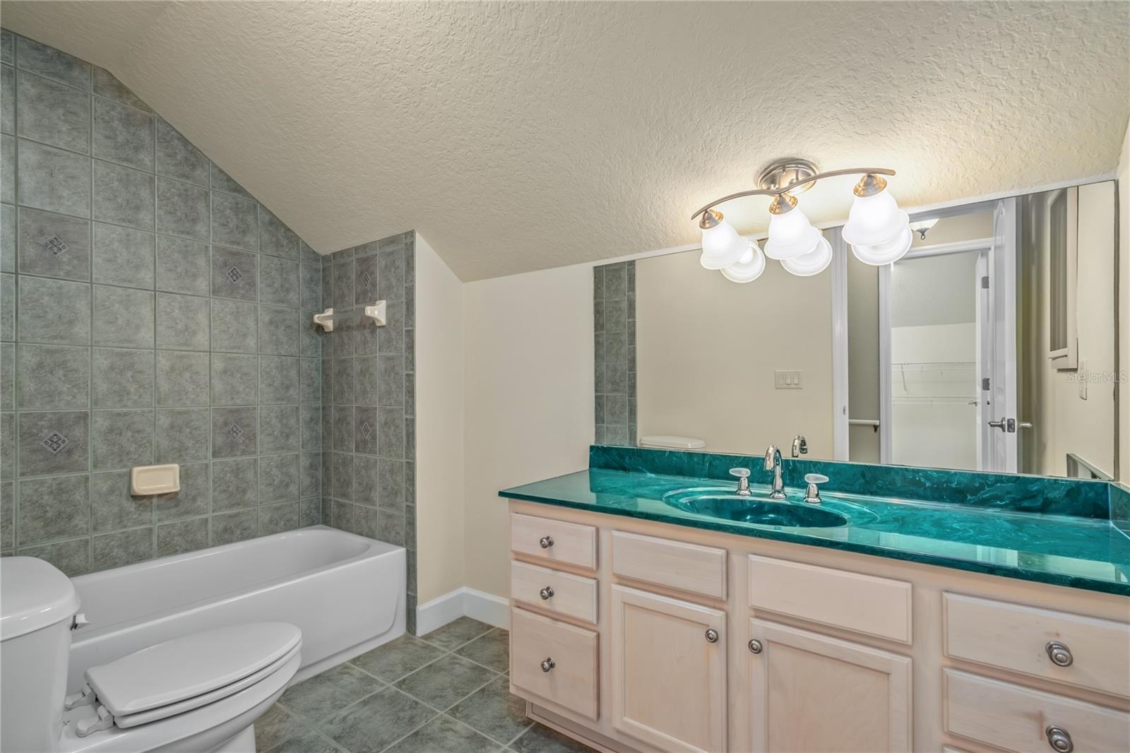 OM718115 Property Photo