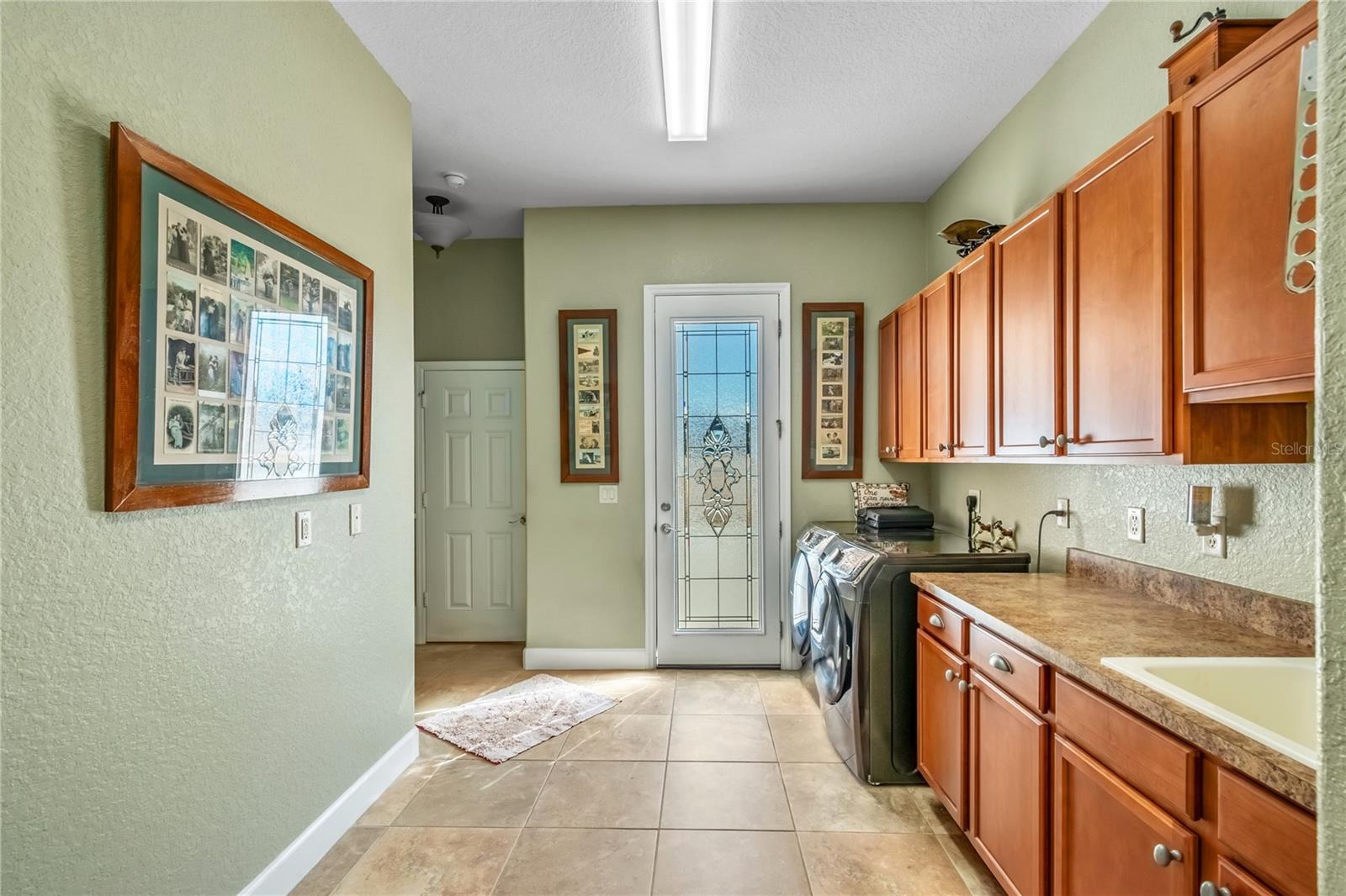 OM718115 Property Photo