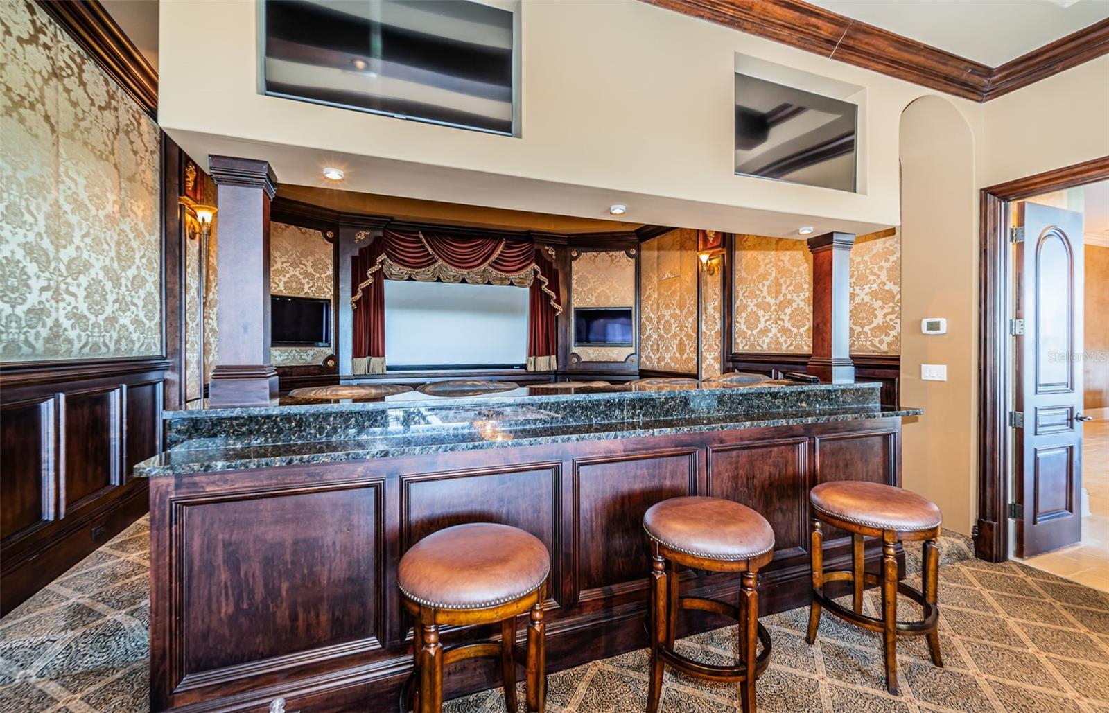 TB8472678 Property Photo