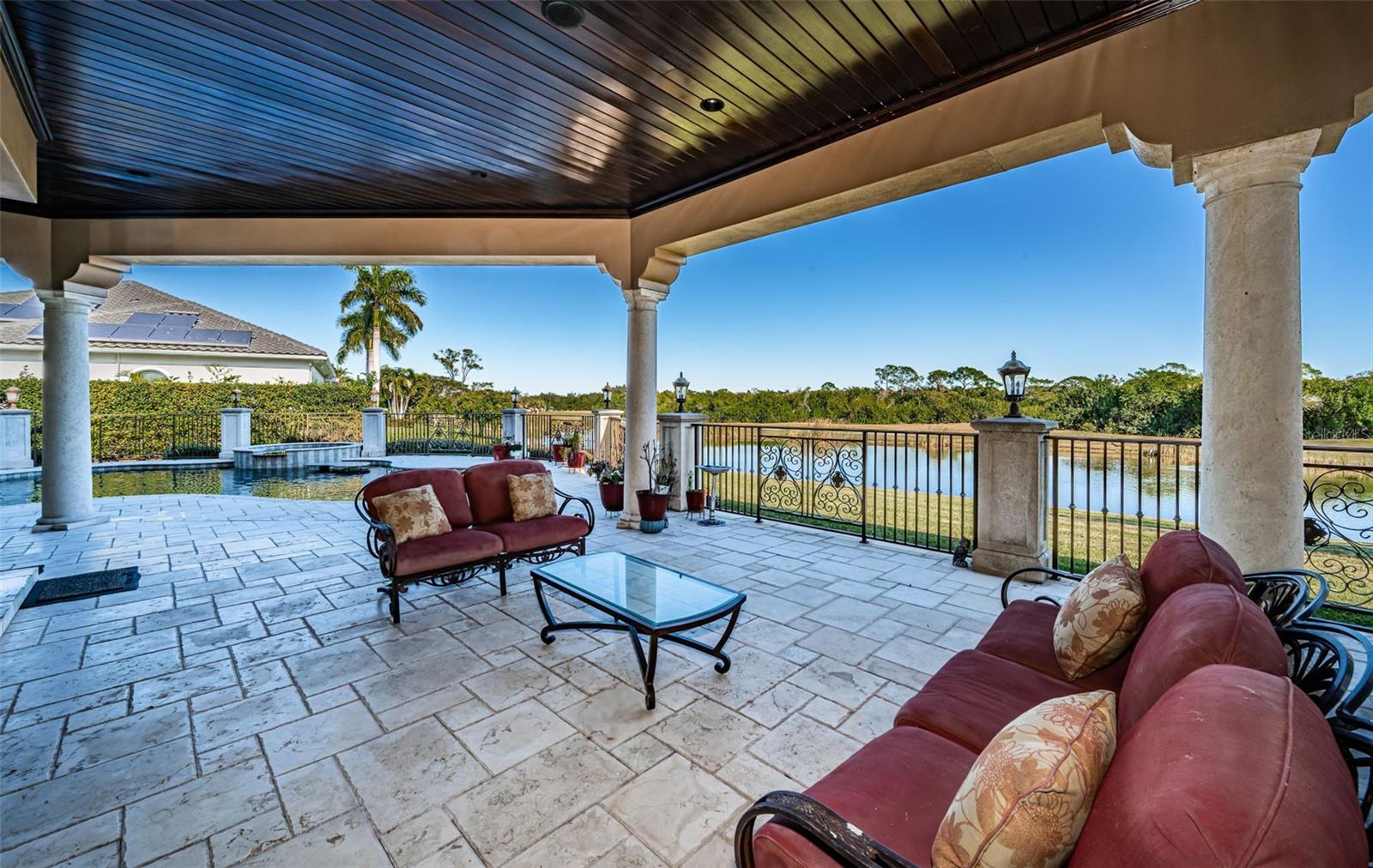 TB8472678 Property Photo