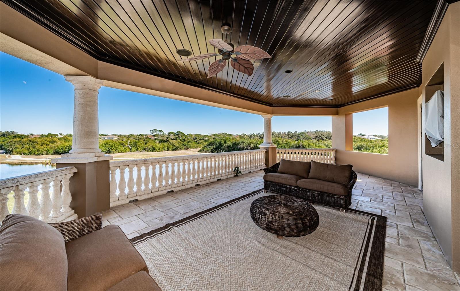 TB8472678 Property Photo